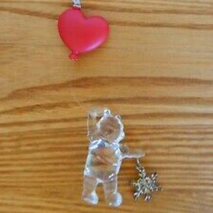 NIB Lenox 2006 Pooh Baby's 1st Christmas Ornament